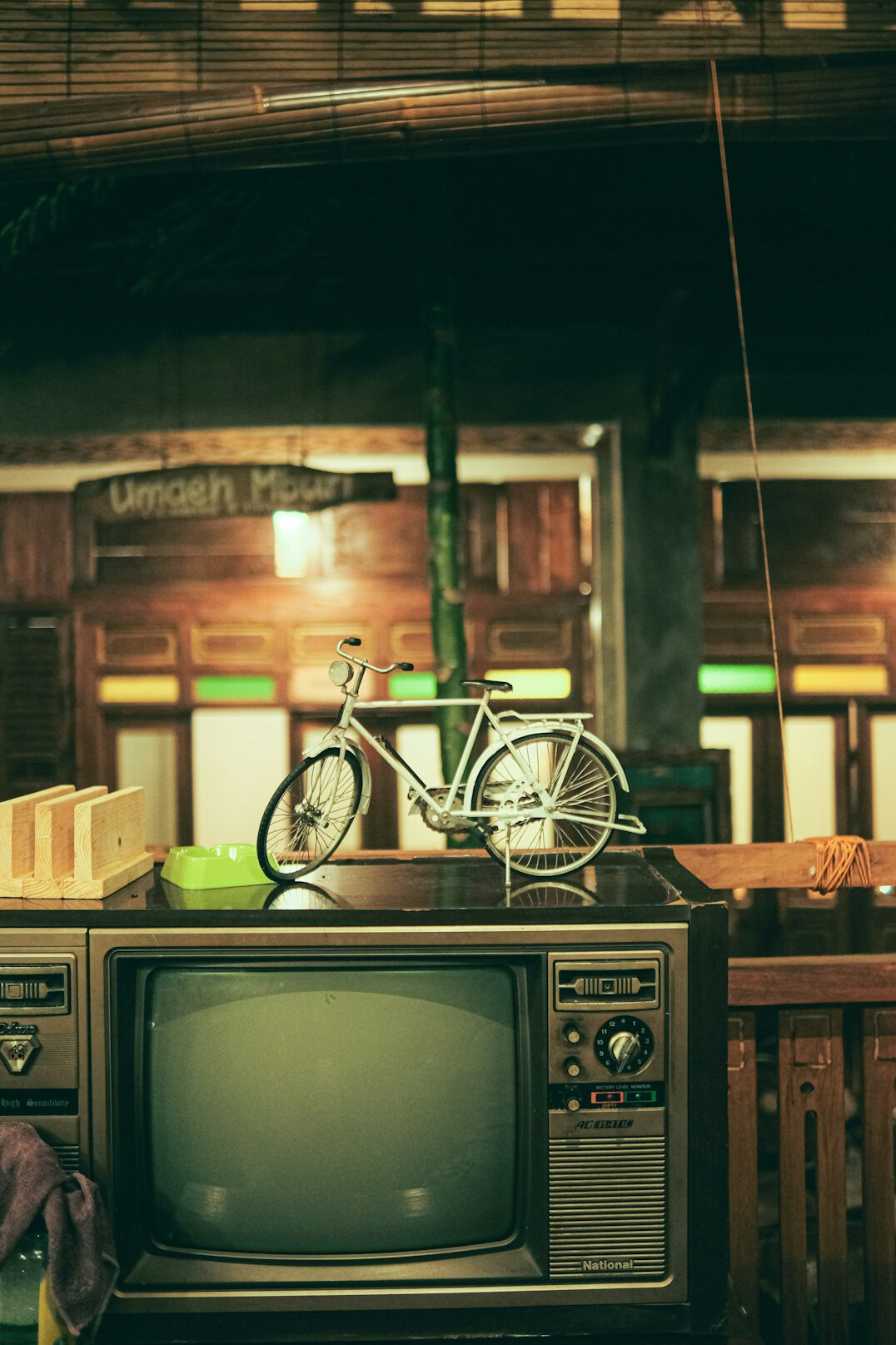 old television set vintage