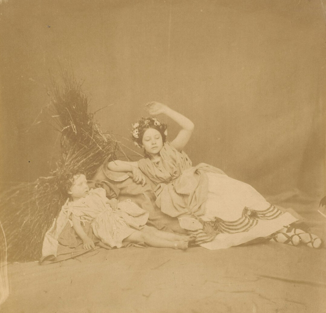 woman presenting old french show