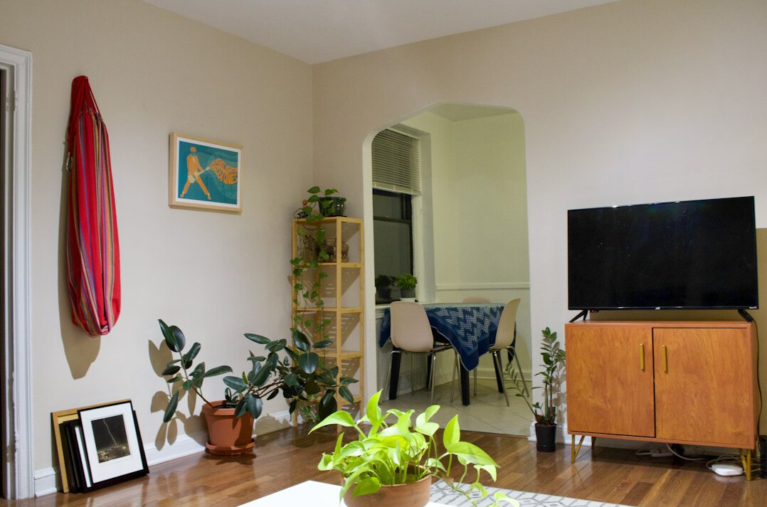 retro 80s living room